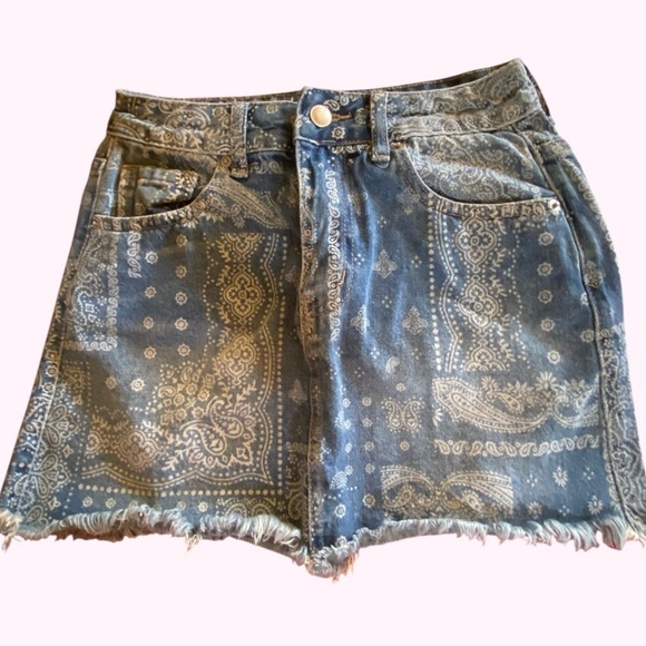 Forever 21 Indigo Paisley Denim Mini Skirt Size XS - Picture 1 of 5